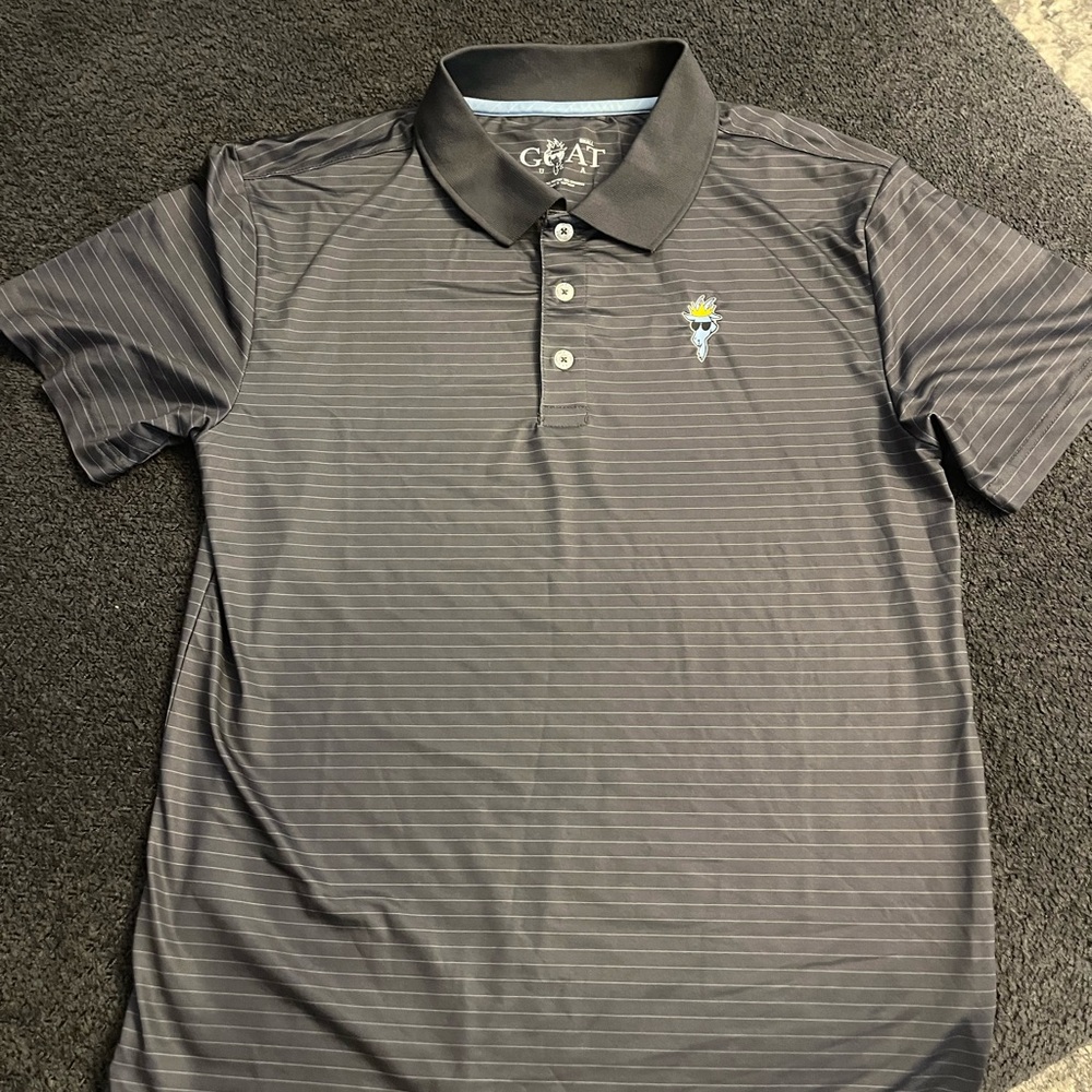Men’s dark grey GOAT golf shirt